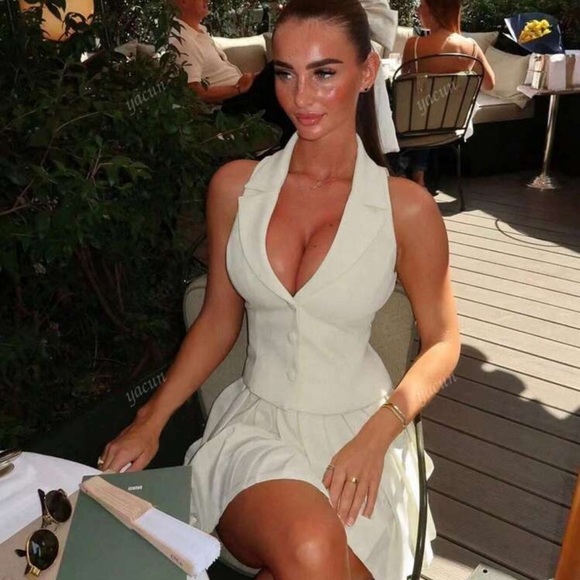 Rebellious Rose Dresses & Skirts - Women Fashionable V-Neck Sleeveless Top & Pleated Skirt 2Pcs Set,